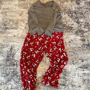 Christmas pajamas. Brand: Laura Scott.